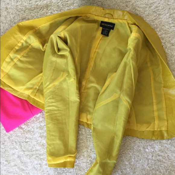 🎯SOLD🎯 Yellow Metrostyle Leather jacket 6 - Picture 6 of 6